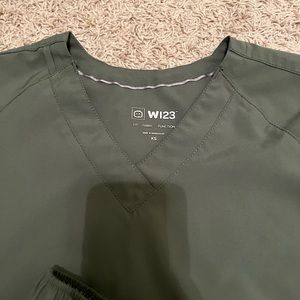 WonderWink scrub set